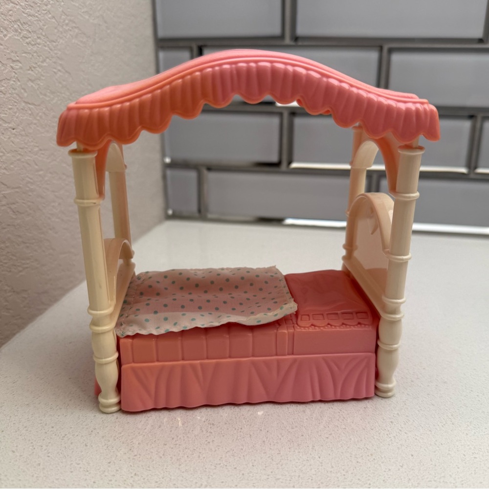 Vintage Playskool Dollhouse Pink Canopy Bed 90s - Picture 2 of 12
